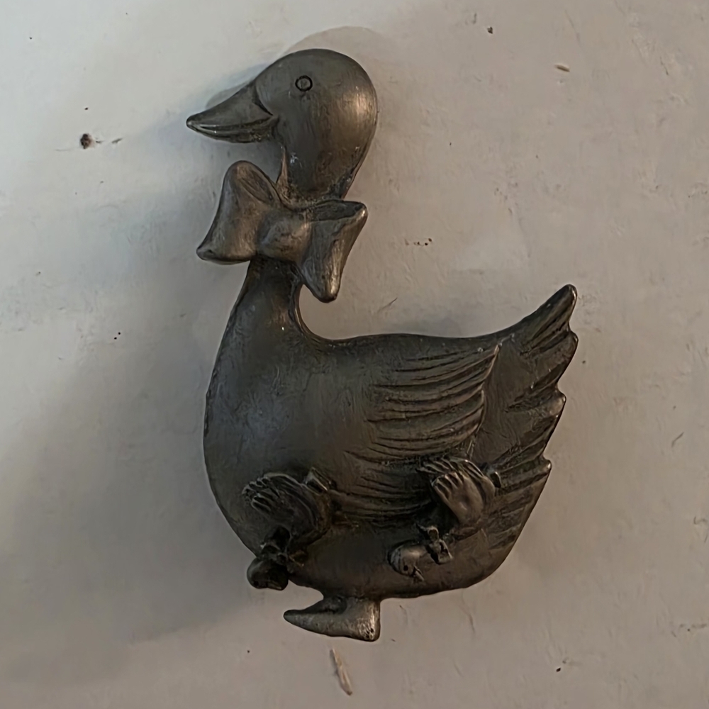 Torino Duck Brooch With Pierced Earrings